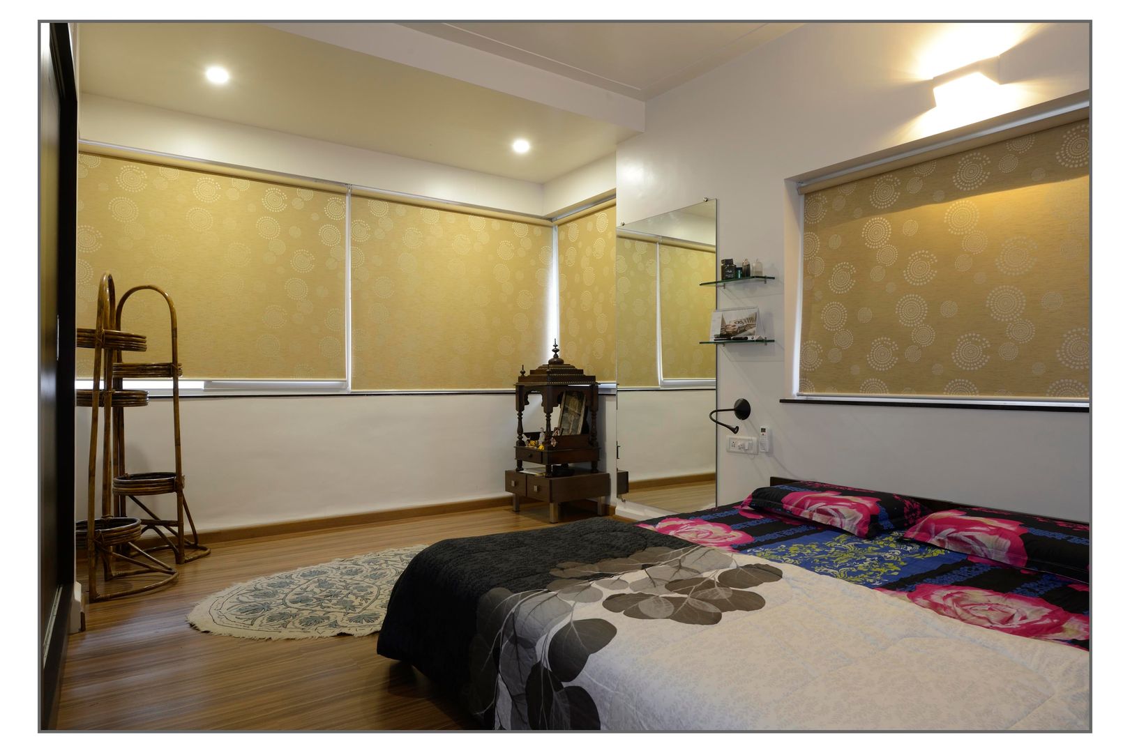 Residential Apartment on Bund Garden Road, Pune, Navmiti Designs Navmiti Designs Phòng ngủ phong cách hiện đại