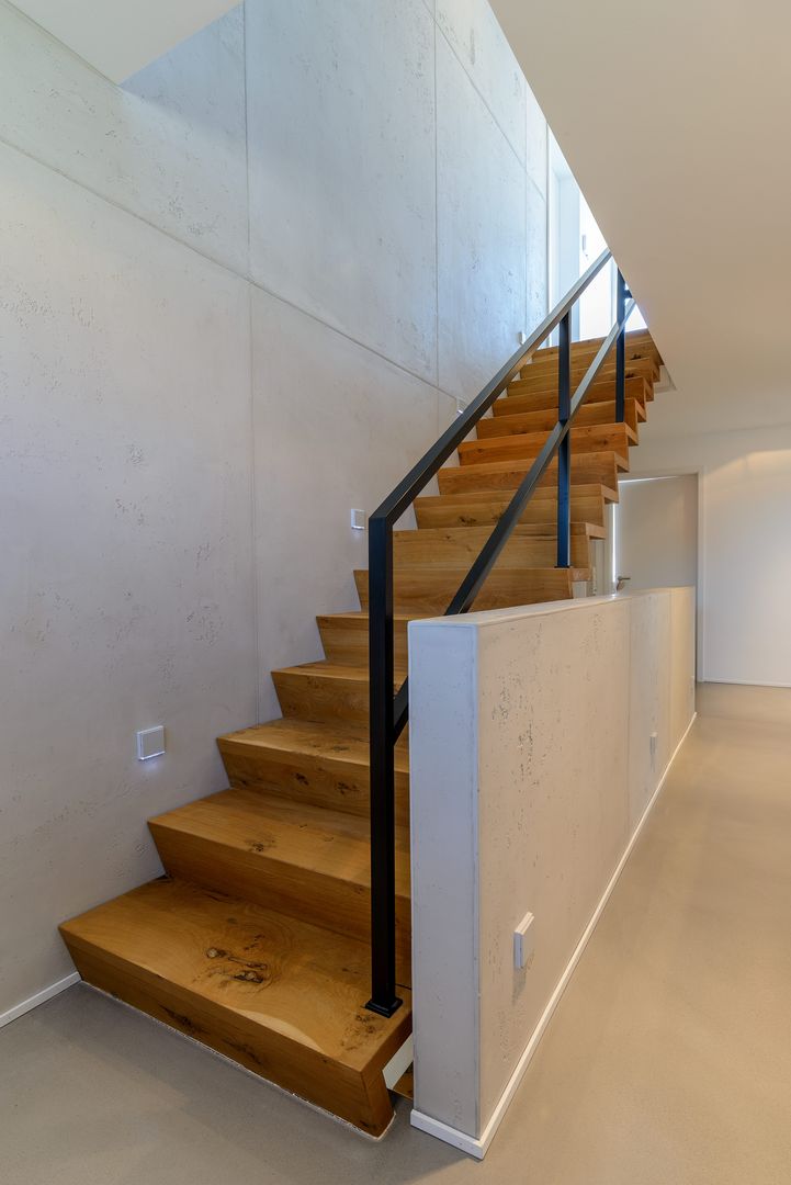 homify industrial style corridor, hallway & stairs Limestone
