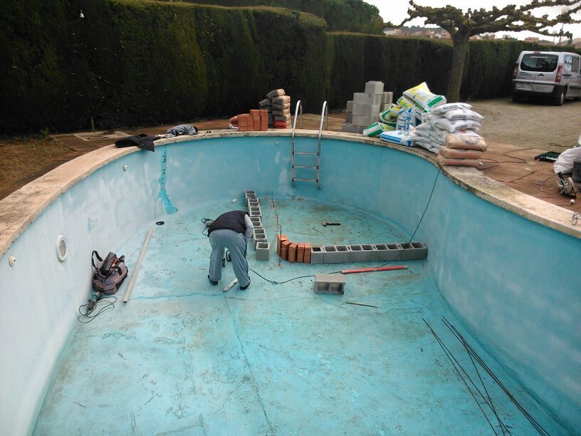 Construcción de escaleras de obra Diaz Pools