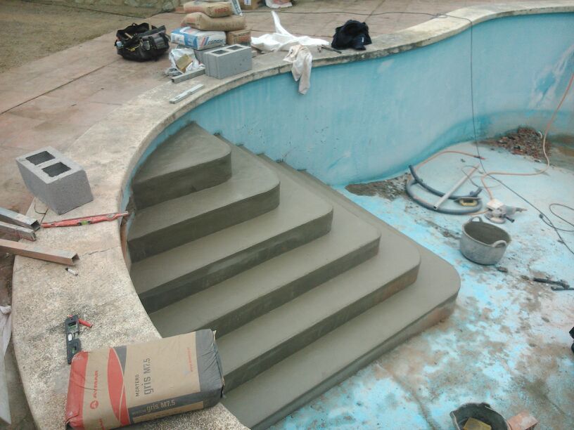 Construcción de escaleras de obra Diaz Pools