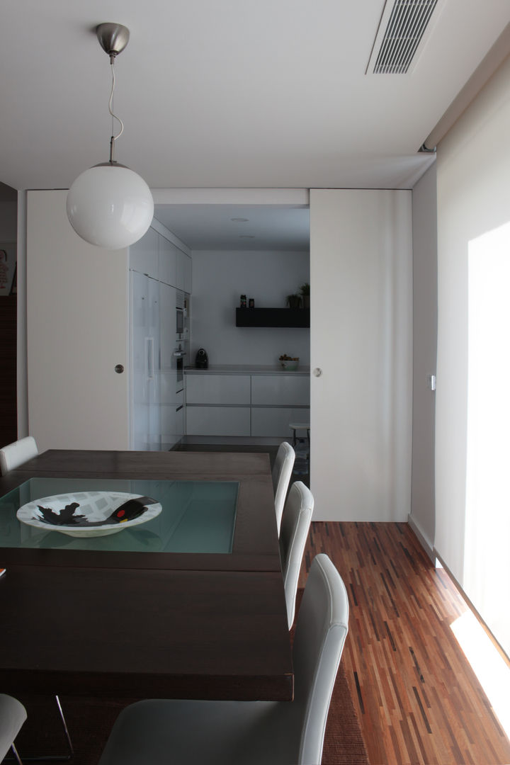 Casa rua Castro Matoso, Sónia Cruz - Arquitectura Sónia Cruz - Arquitectura Modern dining room Wood Wood effect