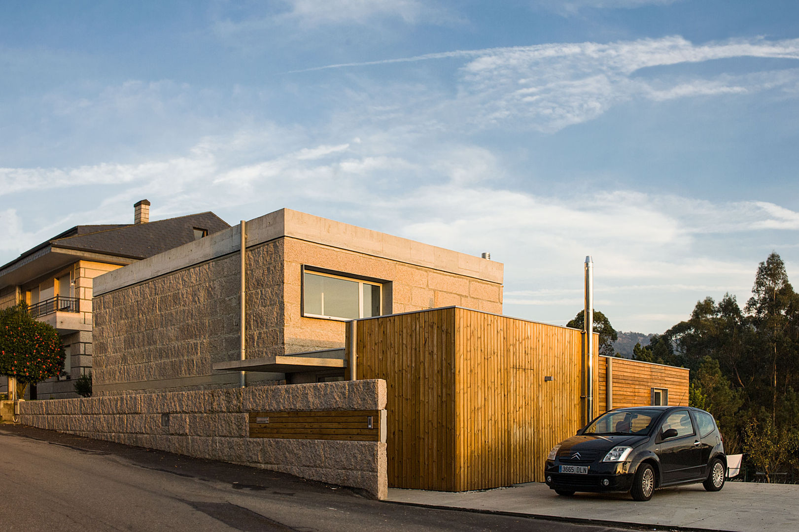 VIVIENDA UNIFAMILIAR EN ATIOS. O PORRIÑO, Fernández Luna Oficina de Arquitectura SCP Fernández Luna Oficina de Arquitectura SCP Industriale Häuser