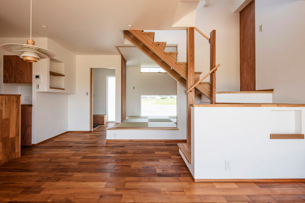 太子町の家－terrace side house－, 祐建築設計事務所 祐建築設計事務所 Modern corridor, hallway & stairs