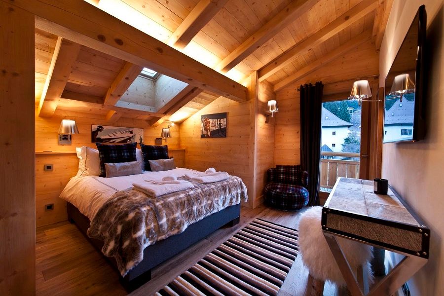 Ski Chalet Bedroom 1 David Village Lighting غرفة نوم إضاءة