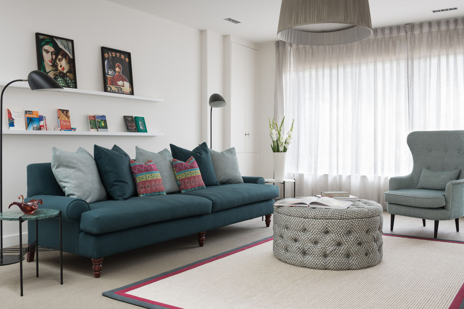 Living Room SWM Interiors & Sourcing Ltd Moderne Wohnzimmer Sofa,ottoman,floor lamp,ceiling shade,rug