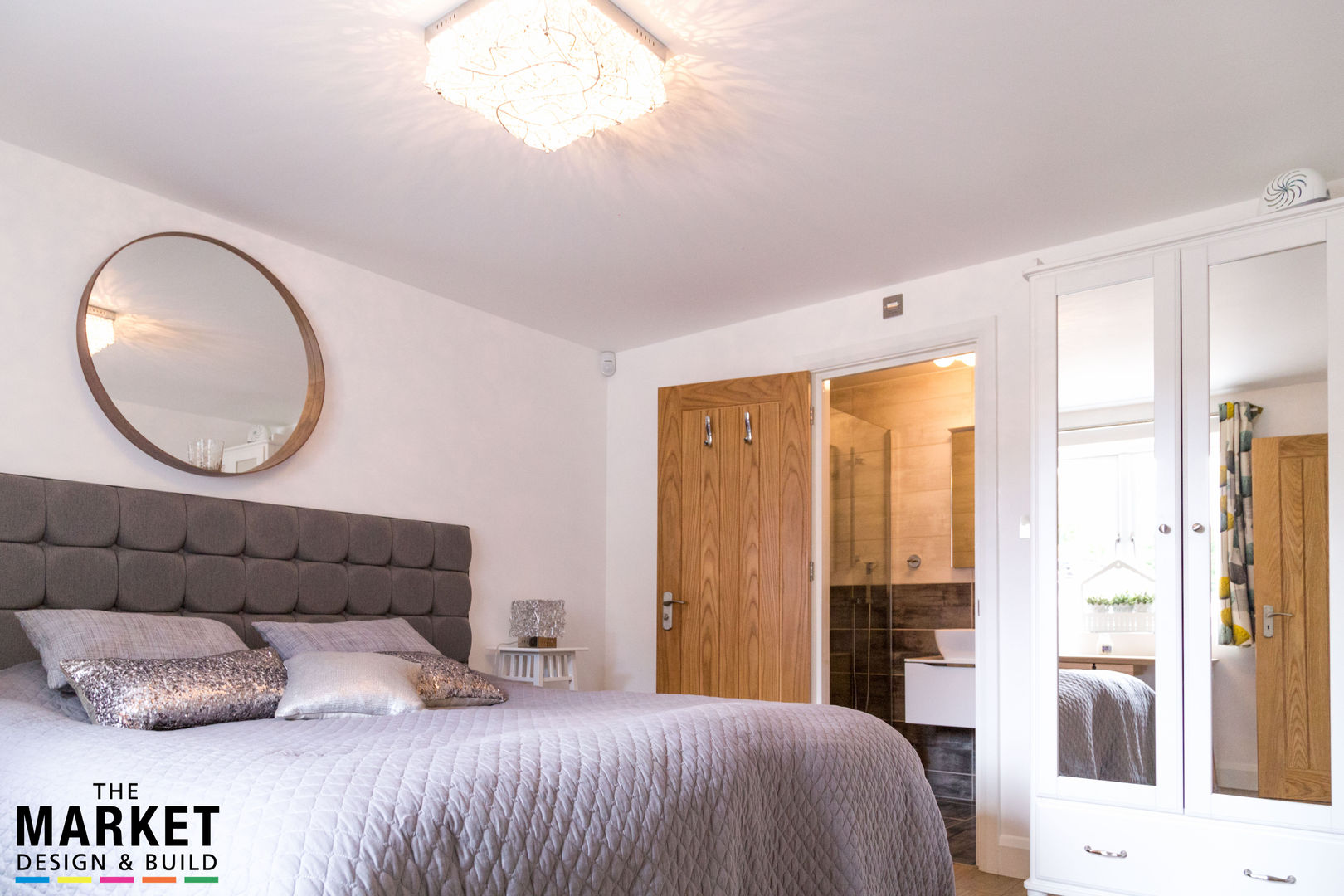 Guests will be more than happy in here... The Market Design & Build Modern style bedroom