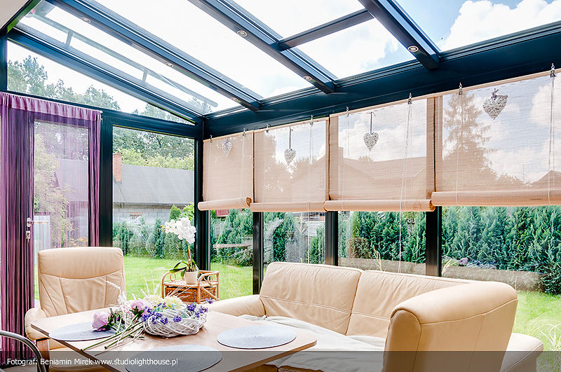 homify Modern conservatory