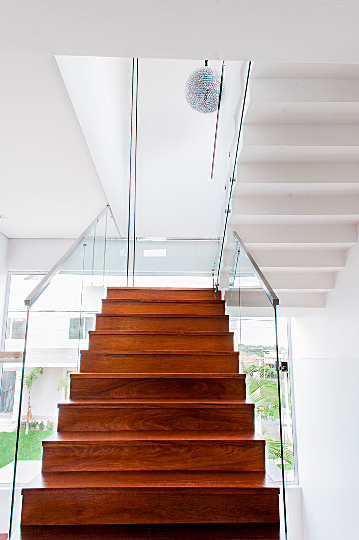 Casa MG, Lozí - Projeto e Obra Lozí - Projeto e Obra Corredores, halls e escadas modernos