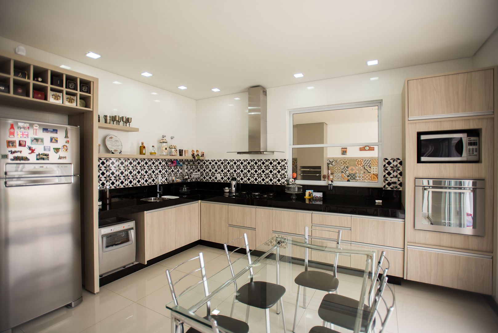 Casa Spina Ville, L2 Arquitetura L2 Arquitetura Modern style kitchen Wood Wood effect