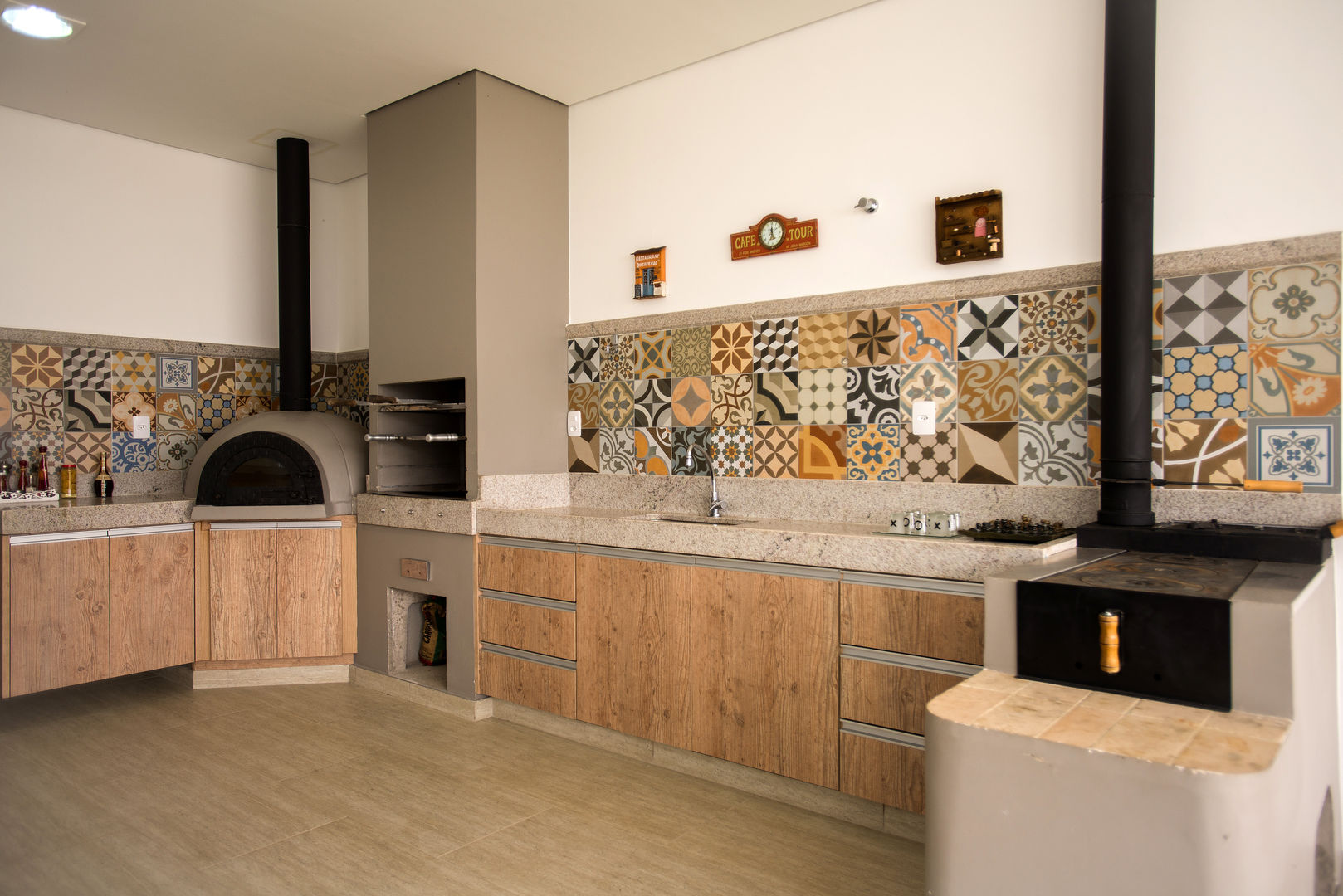 Casa Spina Ville, L2 Arquitetura L2 Arquitetura Modern style kitchen Ceramic