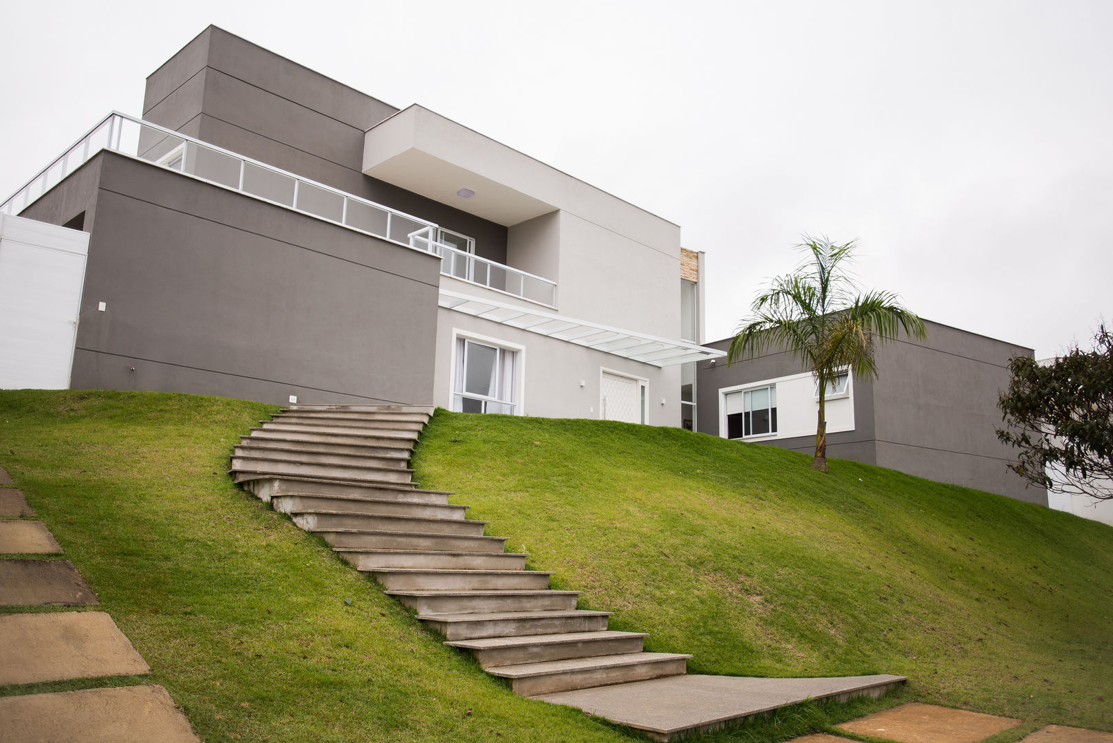 Casa Spina Ville, L2 Arquitetura L2 Arquitetura モダンな 家 コンクリート