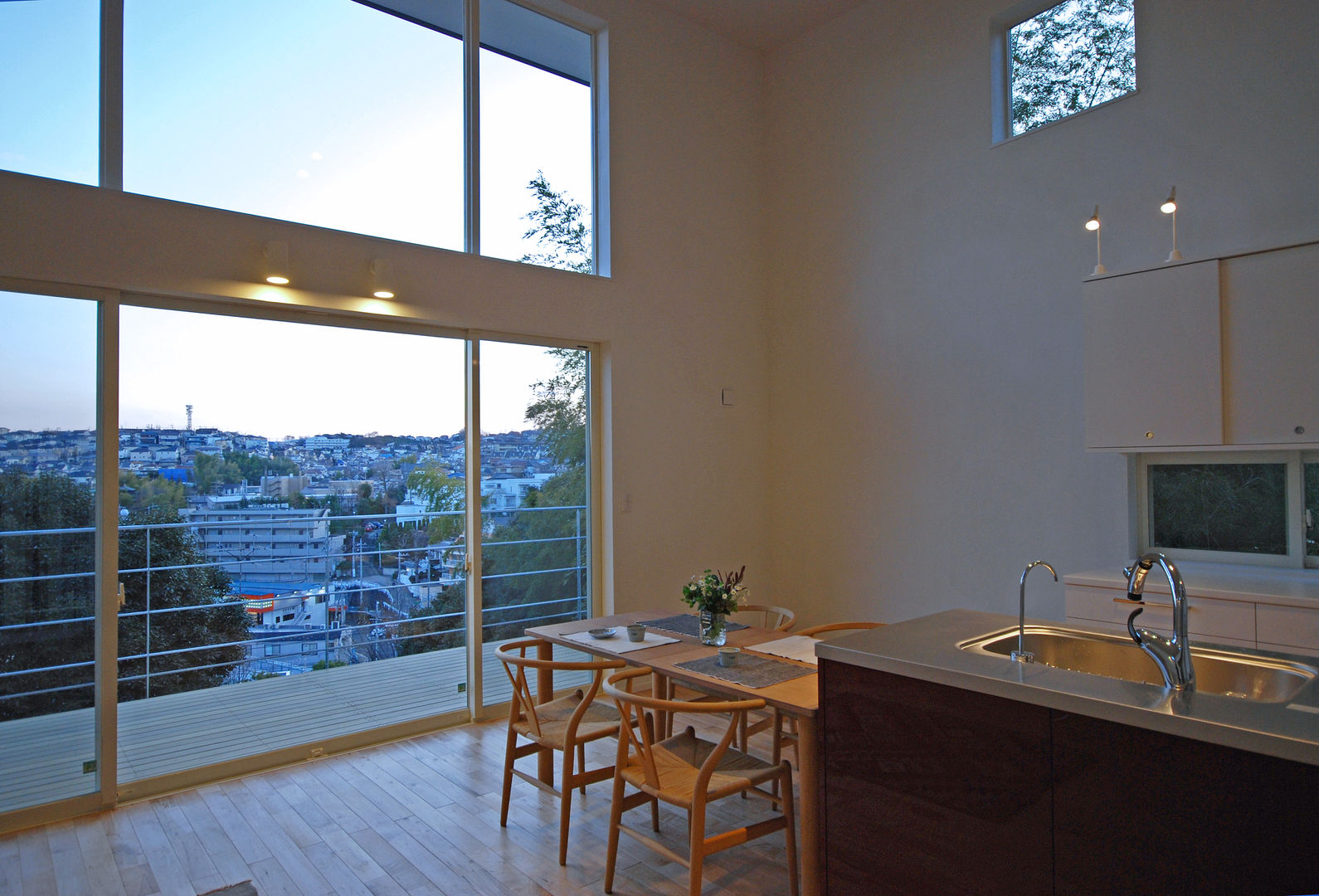 眺望の箱, ＳＵＲ都市建築事務所 ＳＵＲ都市建築事務所 Modern style balcony, porch & terrace