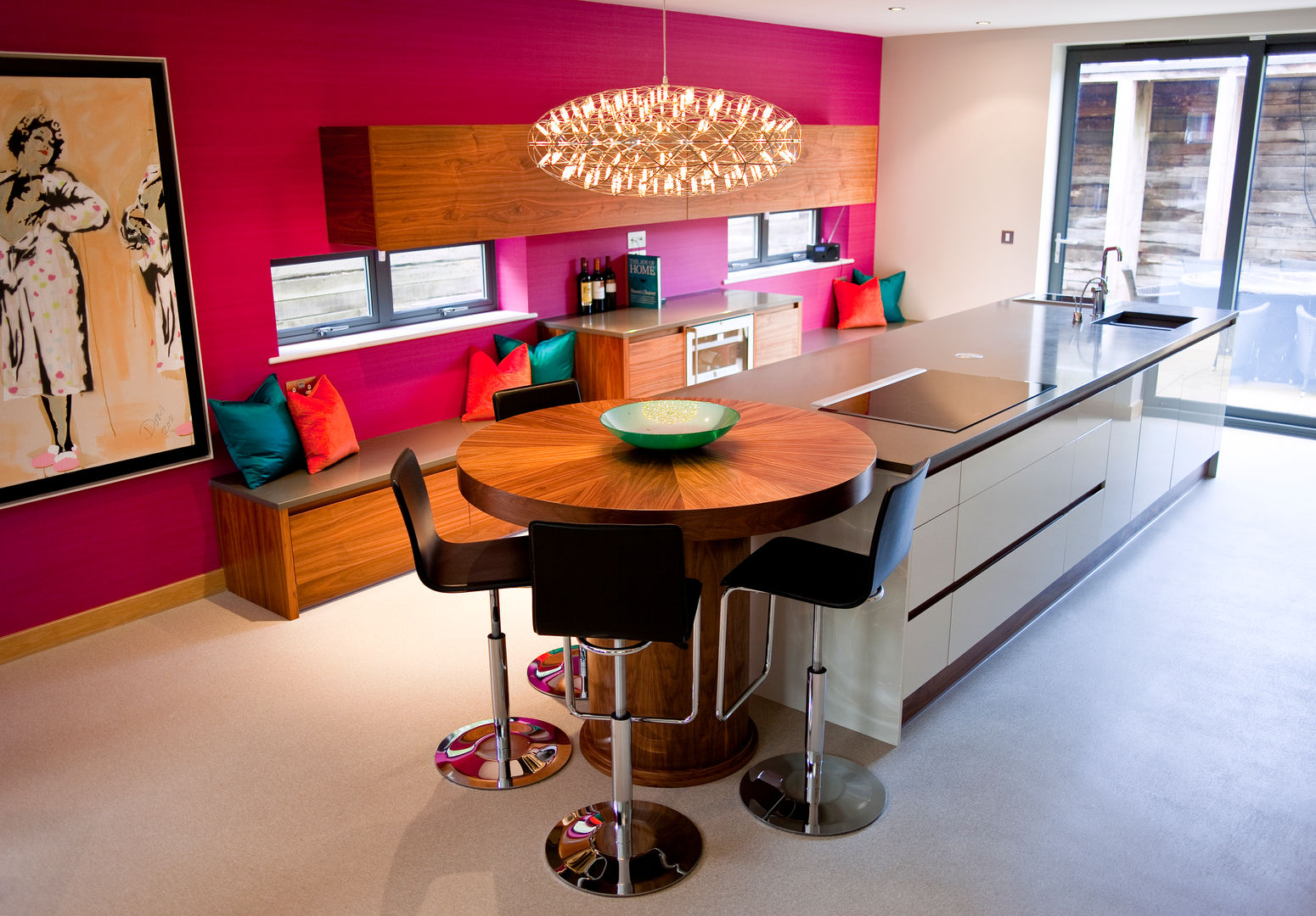 Vibrant Residential Home in Poole Dorset by WN Interiors. homify Cocinas modernas modern,kitchen,bright,red