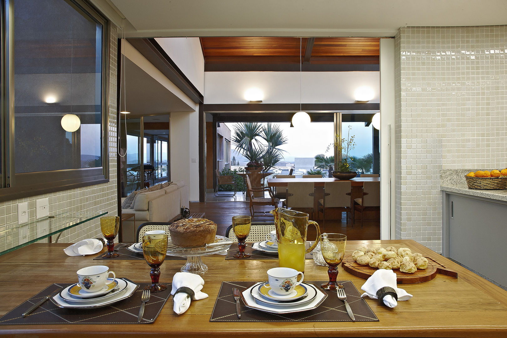 CASA DO SOL, David Guerra Arquitetura e Interiores David Guerra Arquitetura e Interiores Tropical style dining room