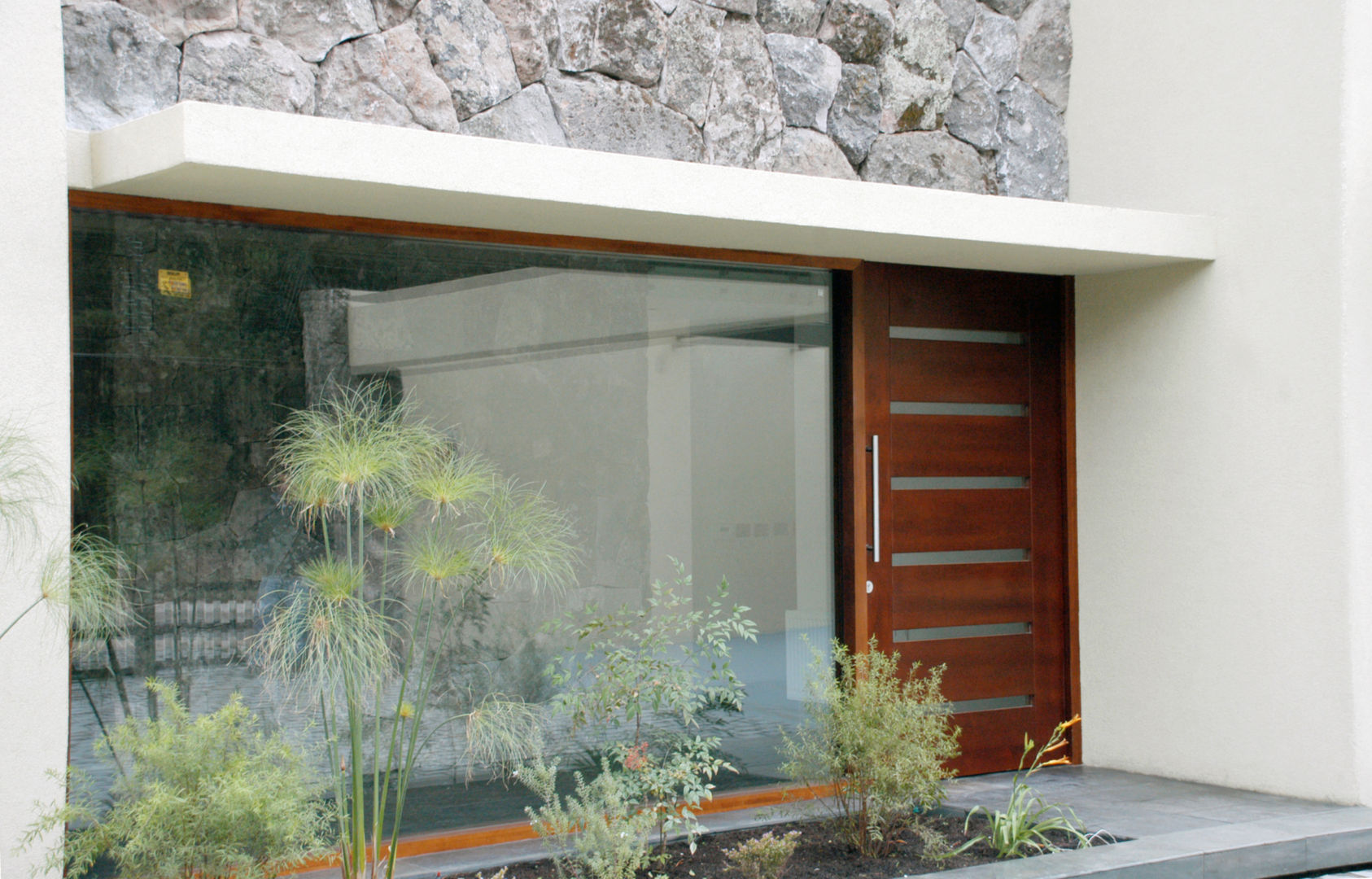 PUERTAS DE MADERA DE LENGA, Ignisterra S.A. Ignisterra S.A. Moderne Fenster & Türen Holz Holznachbildung