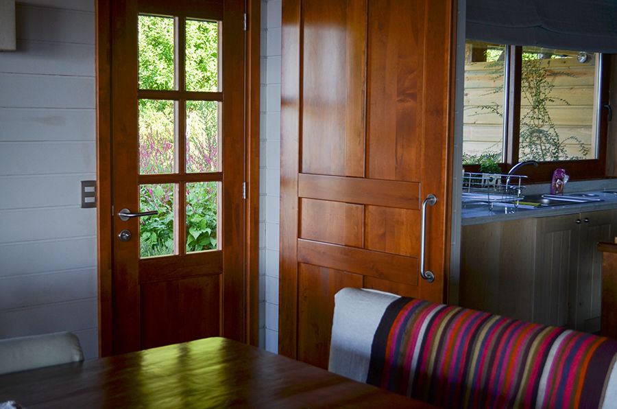 PUERTAS DE MADERA DE LENGA, Ignisterra S.A. Ignisterra S.A. Rustic style windows & doors Wood Wood effect