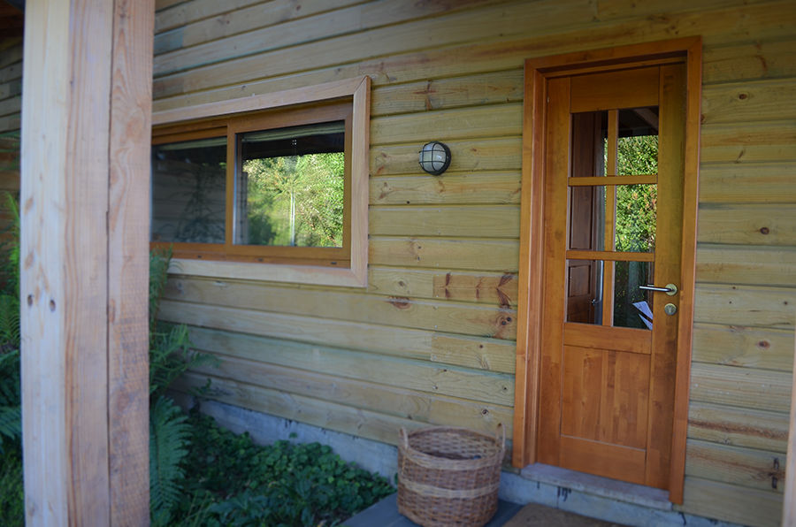 PUERTAS DE MADERA DE LENGA, Ignisterra S.A. Ignisterra S.A. Rustic style windows & doors Wood Wood effect