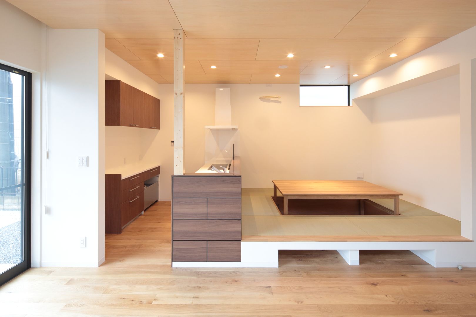 高州の家【HOUSE TAKASU】, Nieda Architects Nieda Architects Kitchen Wood Wood effect