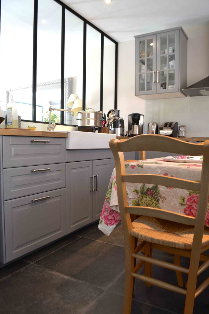 Une Transformation Radicale d'une Maison Fait en 1960, Courants Libres Courants Libres Industrial style kitchen