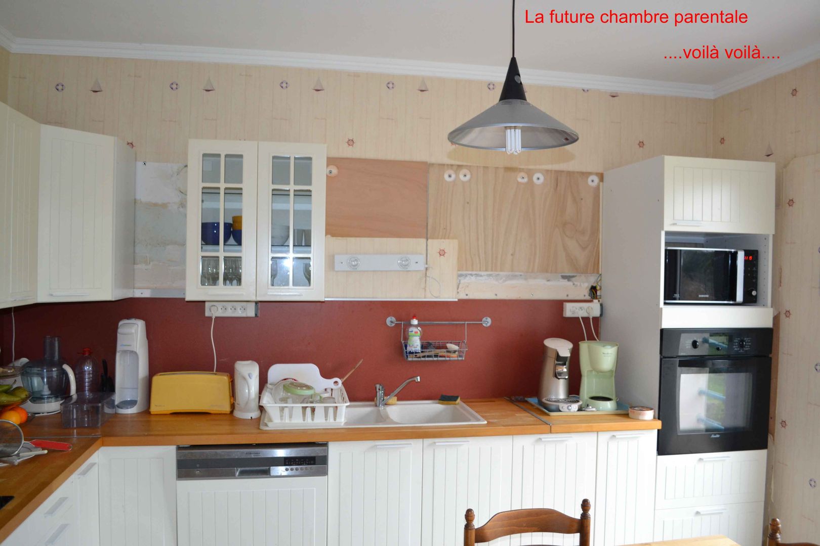Une Transformation Radicale d'une Maison Fait en 1960, Courants Libres Courants Libres Industrial style kitchen