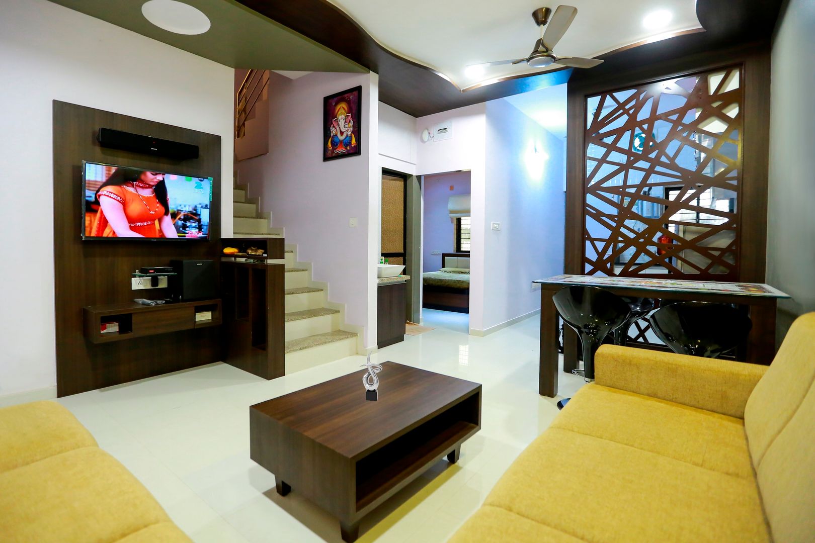 3 BHK Duplex, ZEAL Arch Designs ZEAL Arch Designs モダンデザインの リビング