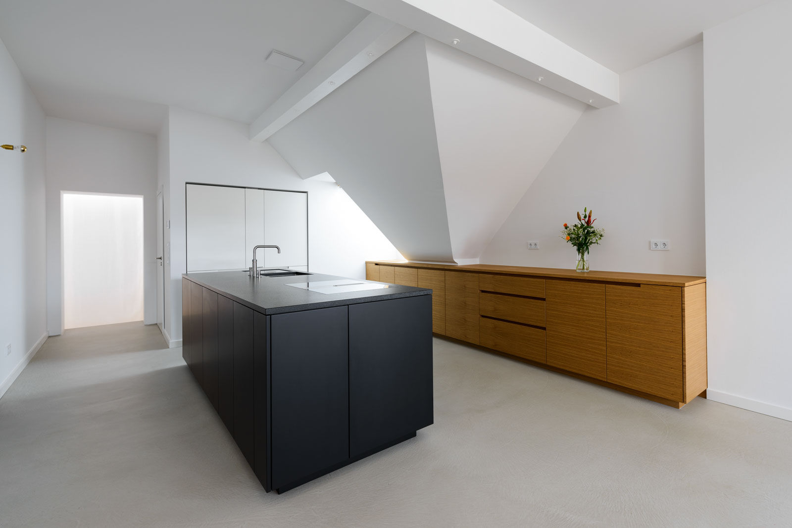 Elegante Architekturküche, DER RAUM DER RAUM Modern kitchen