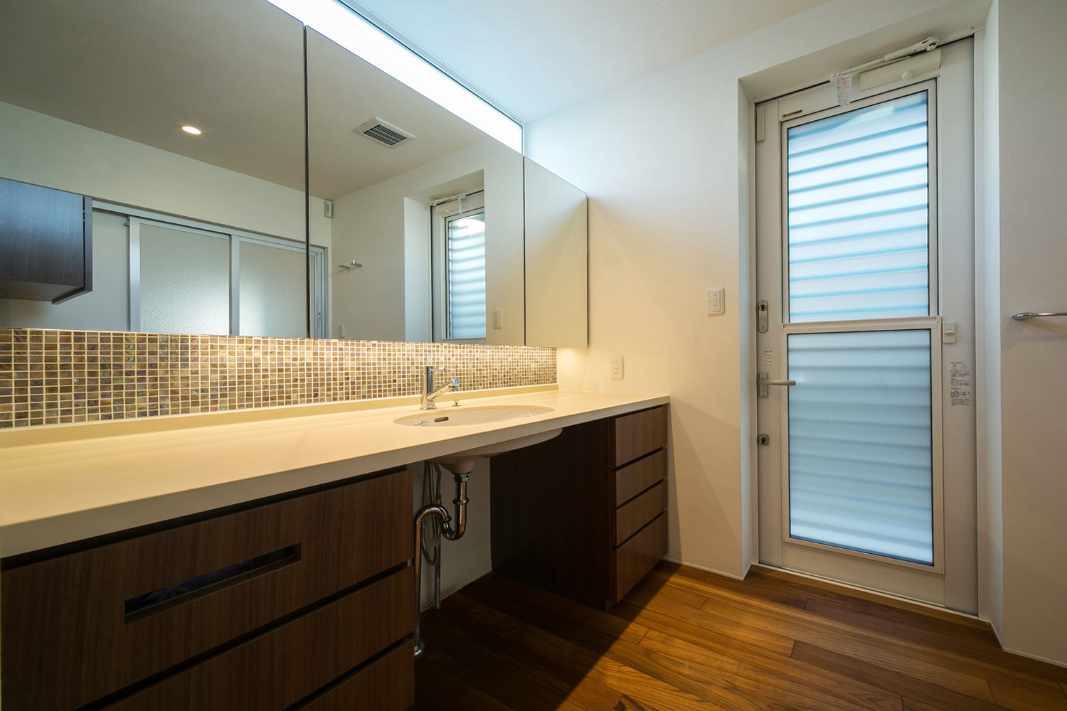 sunny side, アーキシップス京都 アーキシップス京都 Modern style bathrooms Wood Wood effect