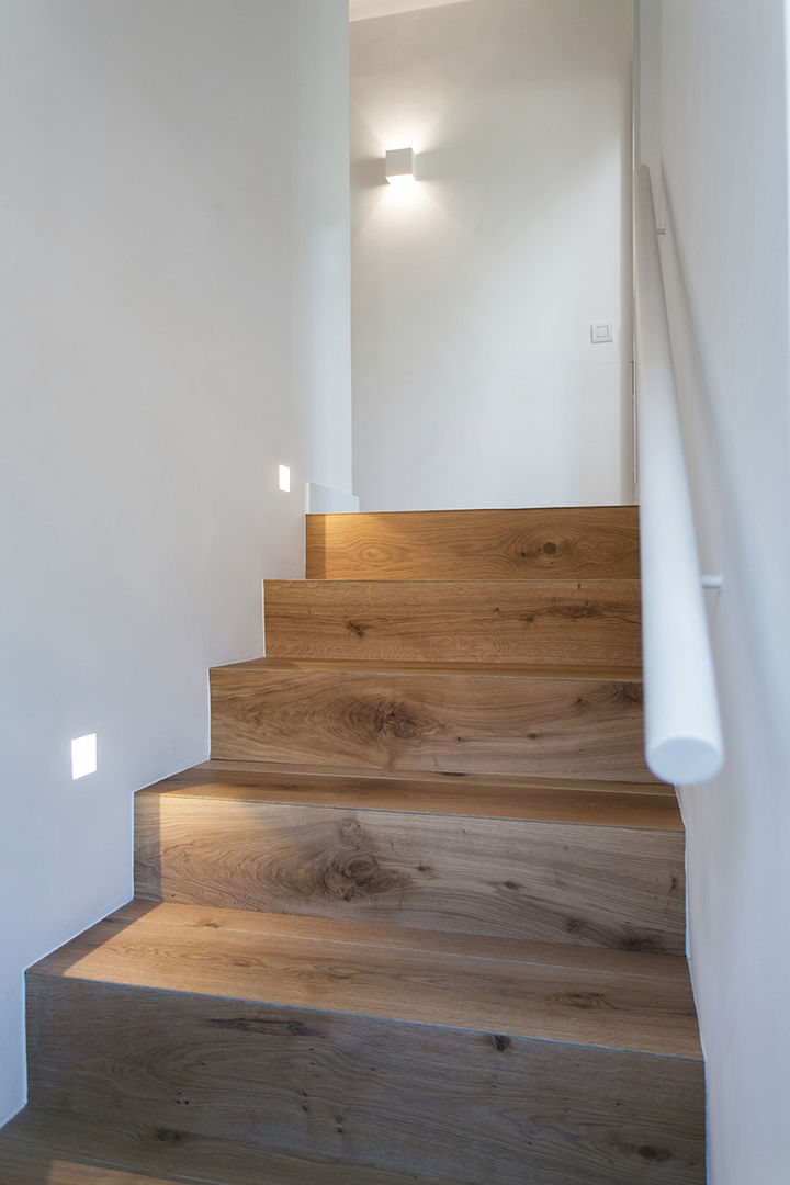 Piso en Sarrià, dom arquitectura dom arquitectura Minimalistyczny korytarz, przedpokój i schody