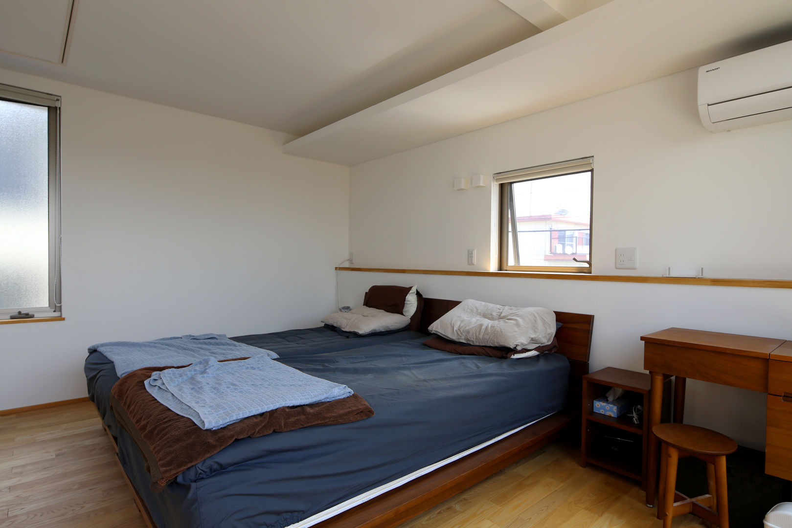 T邸ー屋根窓の家, C-design吉内建築アトリエ C-design吉内建築アトリエ Scandinavische slaapkamers