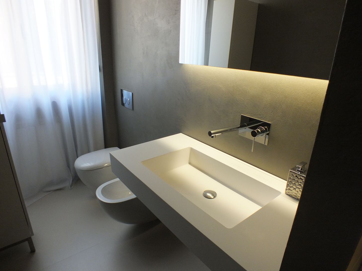 FRIEND'S HOUSE, MATTEONOFRINTERIORDESIGNER MATTEONOFRINTERIORDESIGNER Modern bathroom