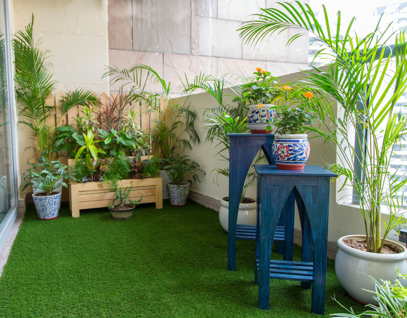 After - Accent tables add charm to the green space. Studio Earthbox Eclectic style balcony, porch & terrace