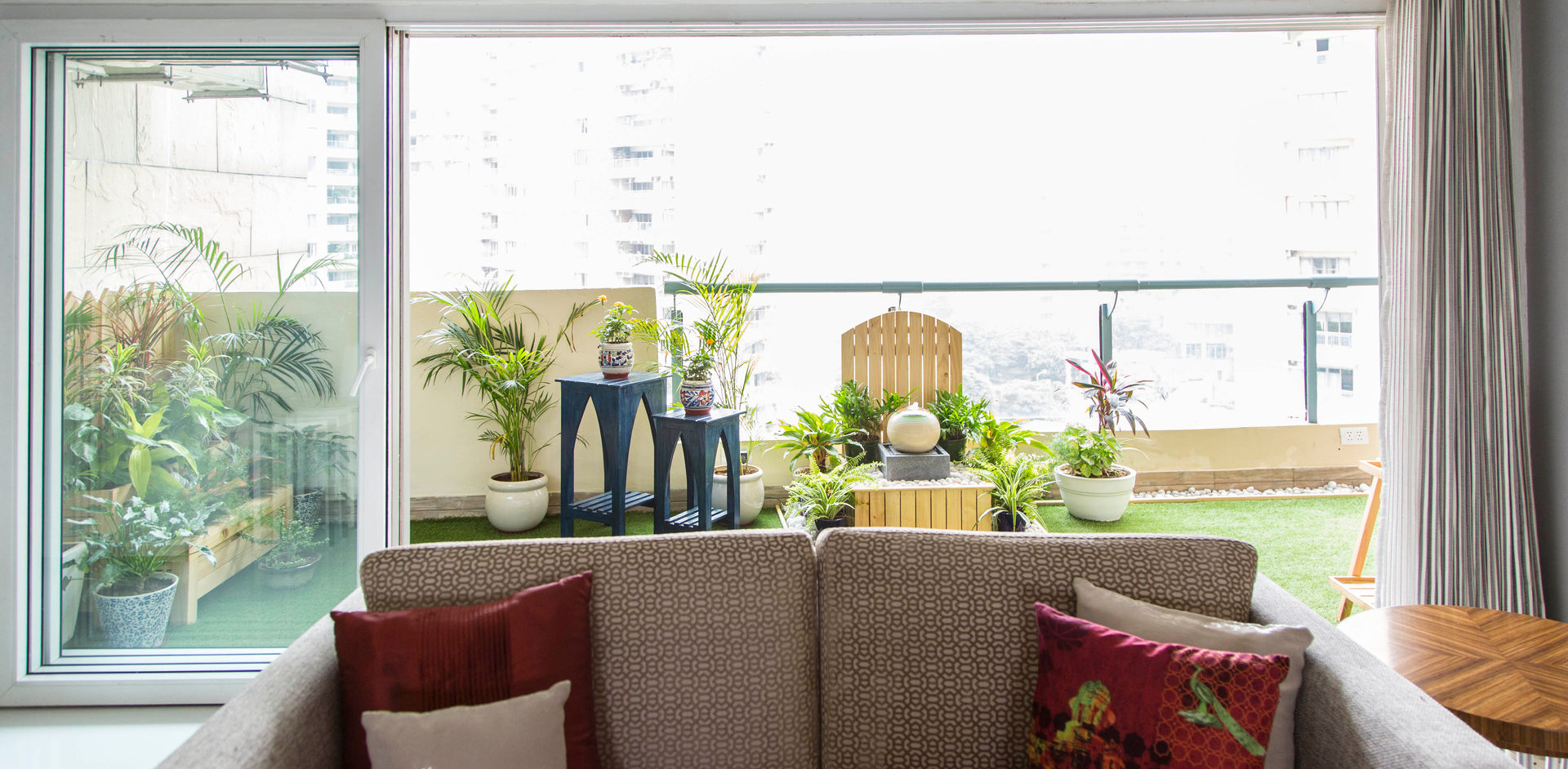 Wide view of the Balcony from inside the living room. Studio Earthbox 客廳