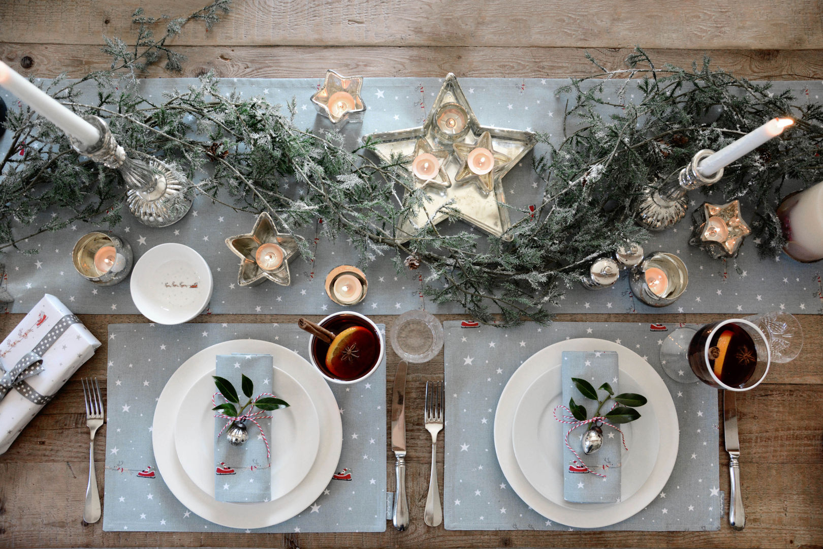 Sophie Allport Starry Night Christmas Tableware homify Ruang Makan Gaya Country Katun Red Accessories & decoration