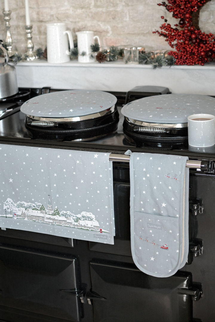 Sophie Allport Starry Night Kitchen Collection homify Cocinas rurales Algodón Rojo Accesorios y textiles