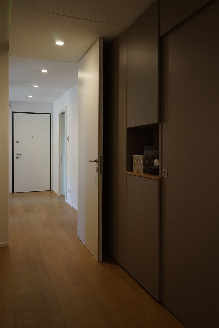 Appartamento R+R, Andrea Gaio Design Andrea Gaio Design Modern Corridor, Hallway and Staircase