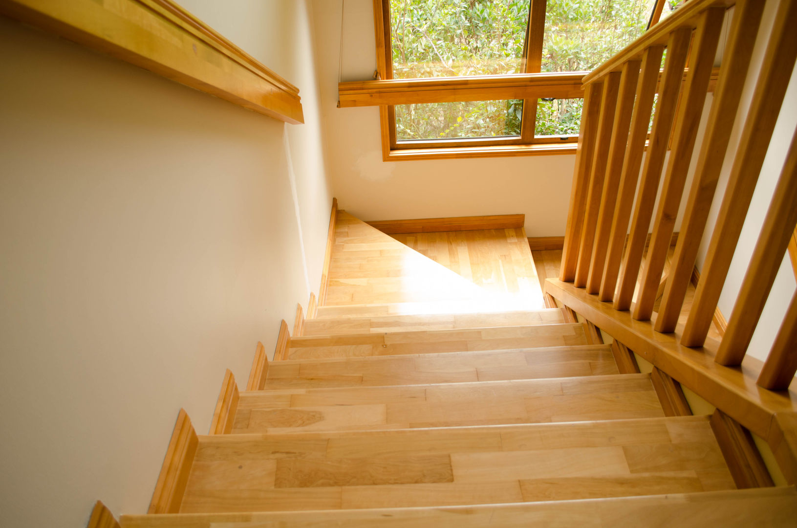 PISOS EN MADERA DE LENGA, Ignisterra S.A. Ignisterra S.A. Pareti & Pavimenti in stile rustico Legno Effetto legno