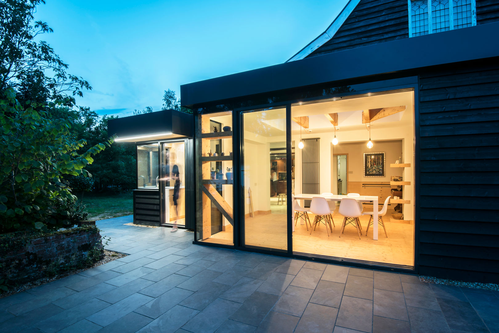 staggered extension homify Modern houses Glass glass,glulam,timber,suffolk,extension,sliding doors,cladding,architecture