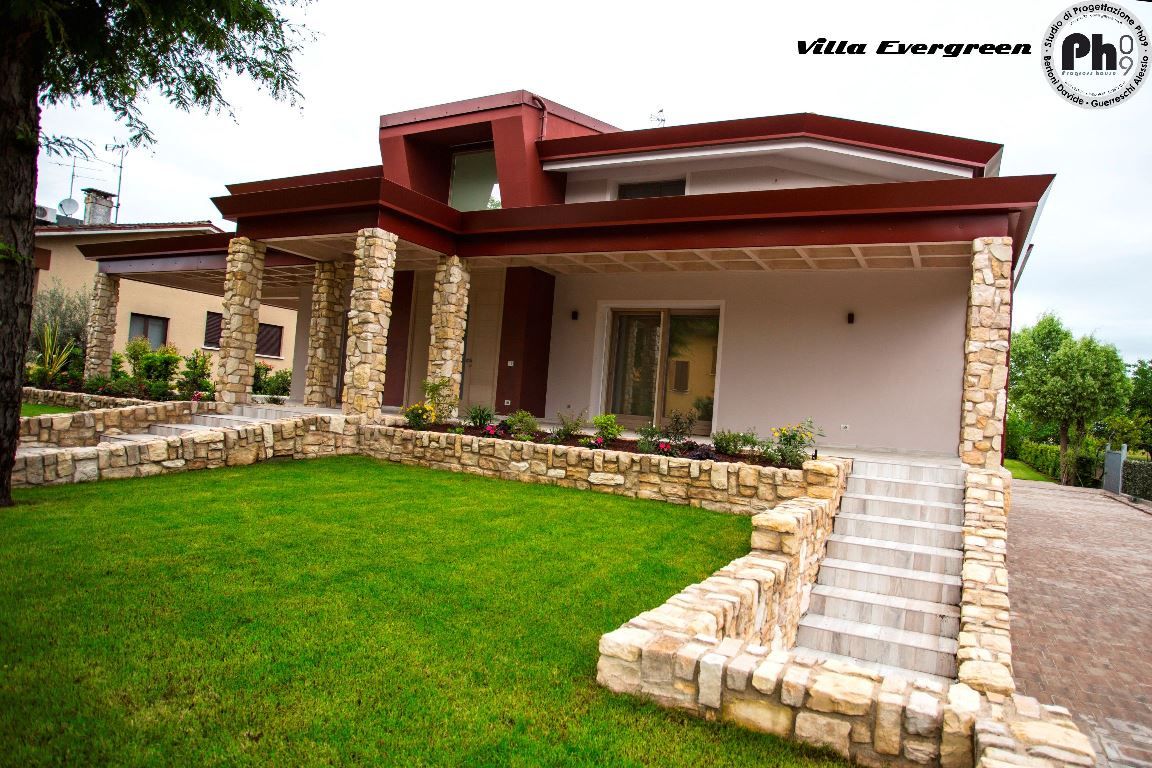 Villa Evergreen, Studio Ph09 (progress house) Studio Ph09 (progress house) บ้านและที่อยู่อาศัย