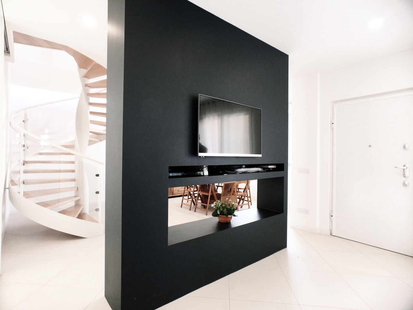 #VLD - ristrutturazione villino, M16 architetti M16 architetti Modern living room