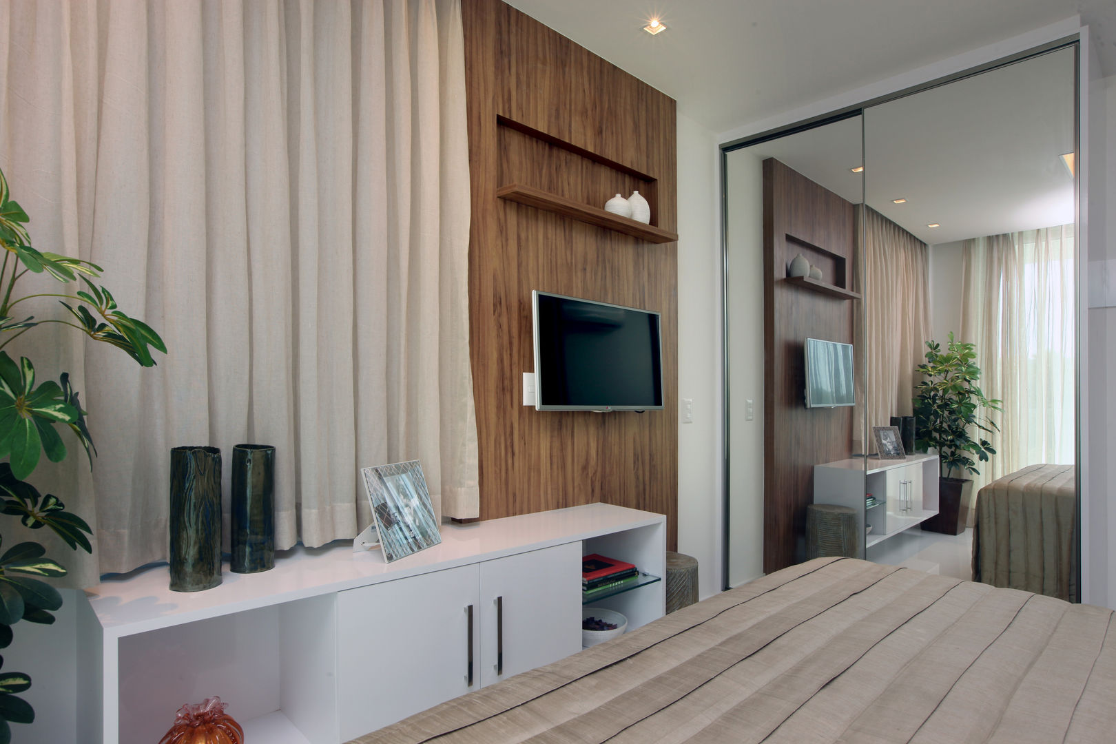 Suite de hospedes Eveline Sampaio Arquiteta e Designer de Interiores Quartos modernos MDF