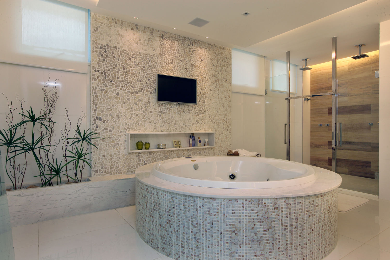 Residencia no Alphaville Fortaleza, Eveline Sampaio Arquiteta e Designer de Interiores Eveline Sampaio Arquiteta e Designer de Interiores Modern bathroom سنگ مرمر