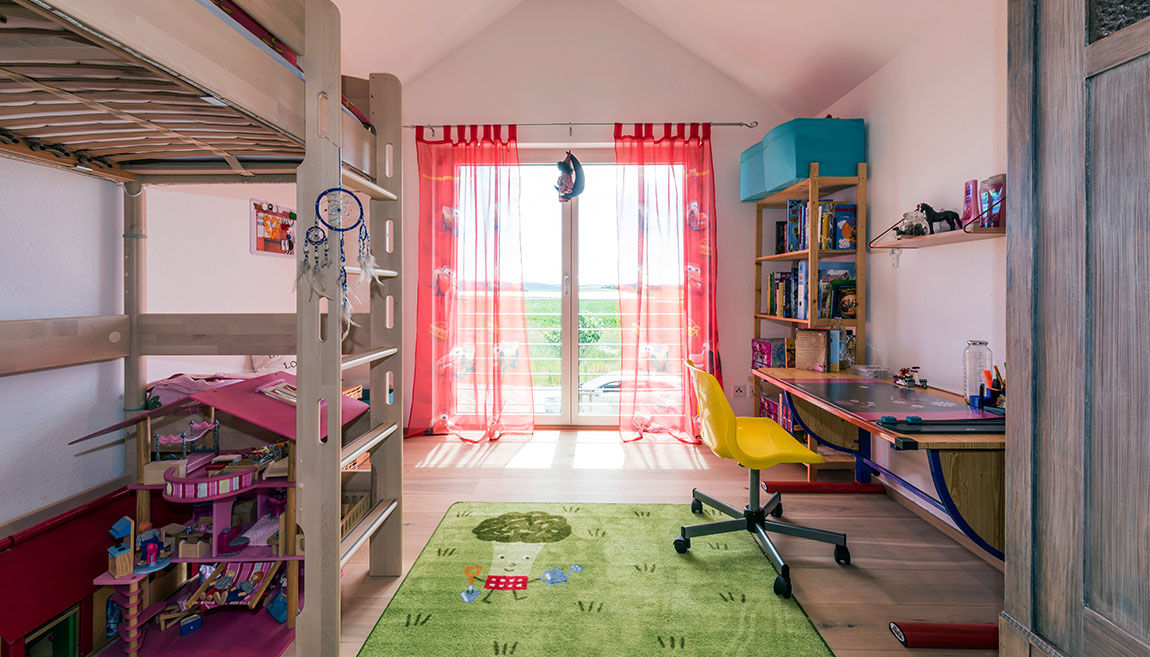 Ein Beispielhaus, ganz individuell, KitzlingerHaus GmbH & Co. KG KitzlingerHaus GmbH & Co. KG Modern nursery/kids room