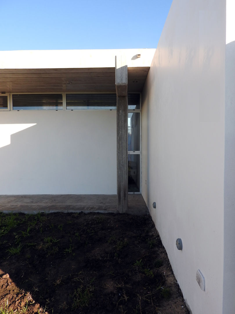 VIVIENDA RR, riverorolnyarquitectos riverorolnyarquitectos Modern Evler