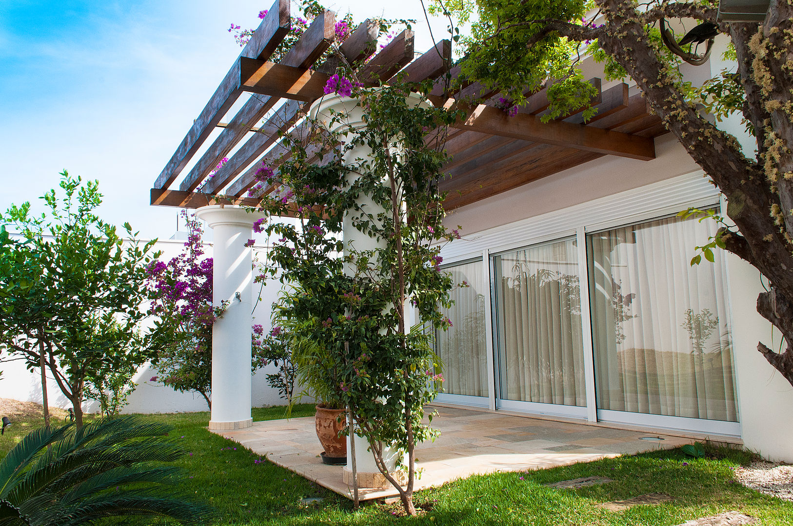 Casa ED, Lozí - Projeto e Obra Lozí - Projeto e Obra Country style balcony, veranda & terrace