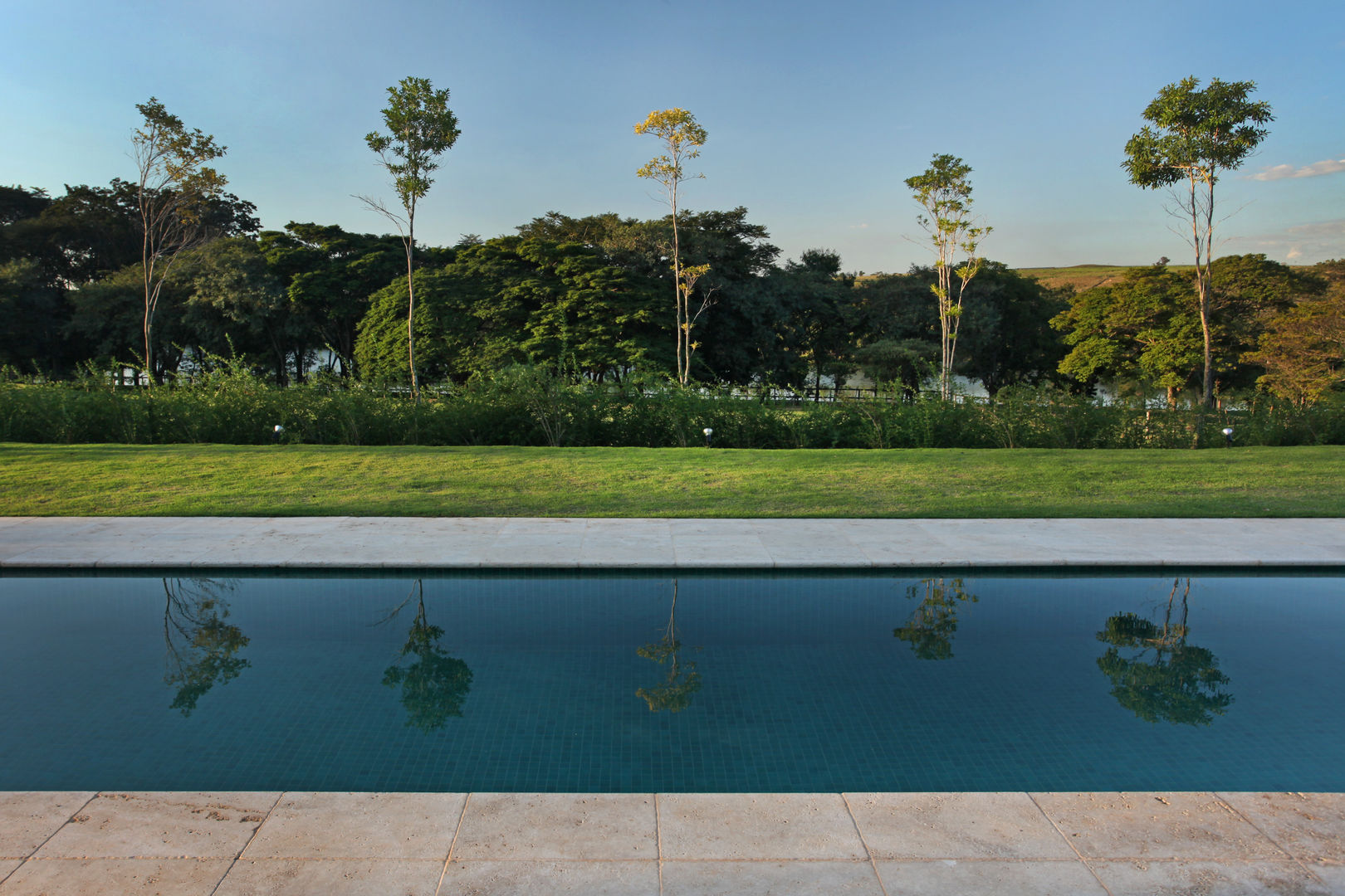 homify Country style pool