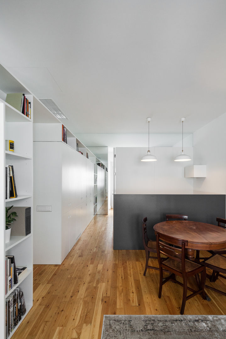 Apartamento AB9 — Estefânia, Lisboa, FMO ARCHITECTURE FMO ARCHITECTURE Minimalist dining room