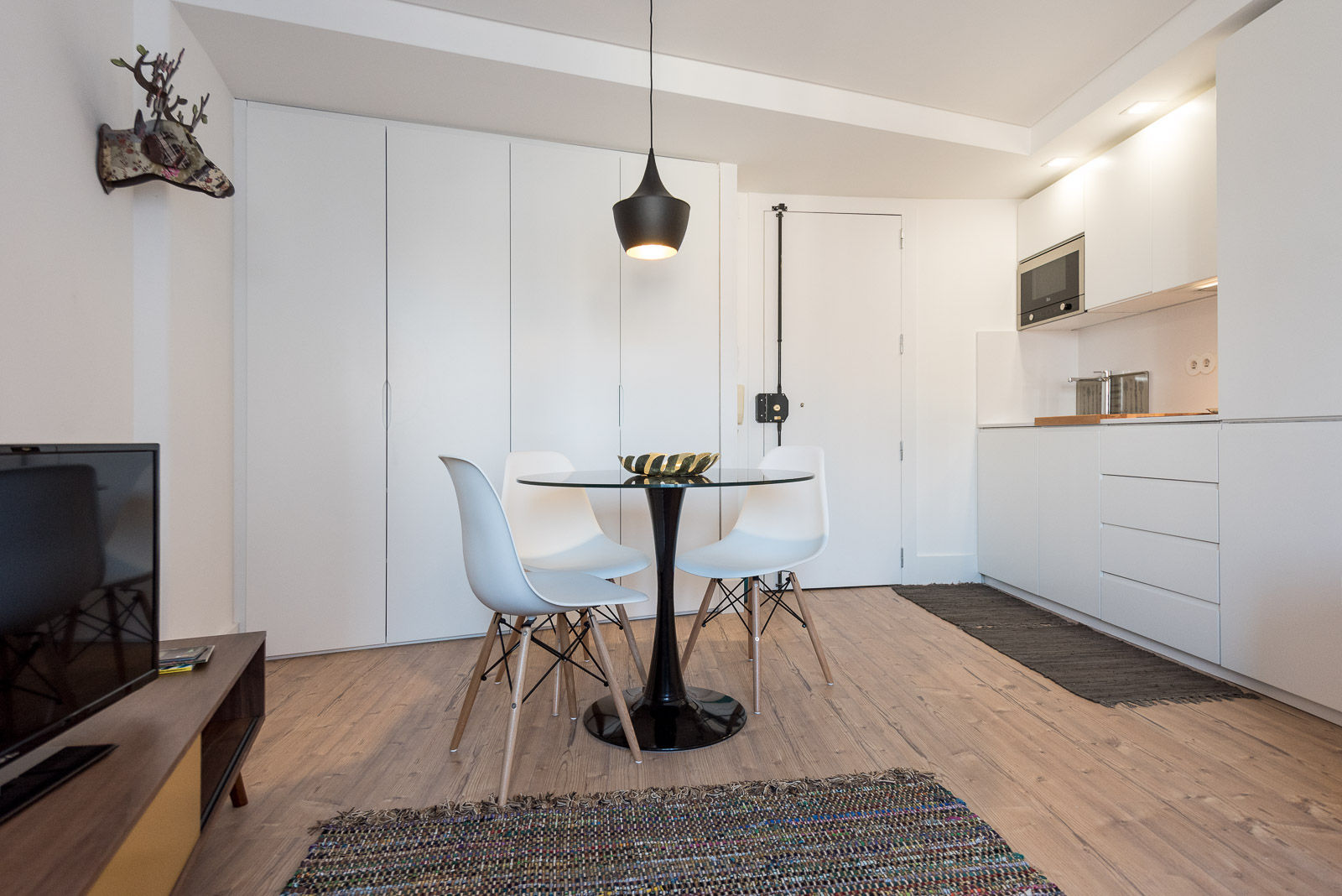 Zona de Refeições_Remodelação Apartamento_Ajuda | Lisboa PT OW ARQUITECTOS lda | simplicity works Salas de jantar minimalistas