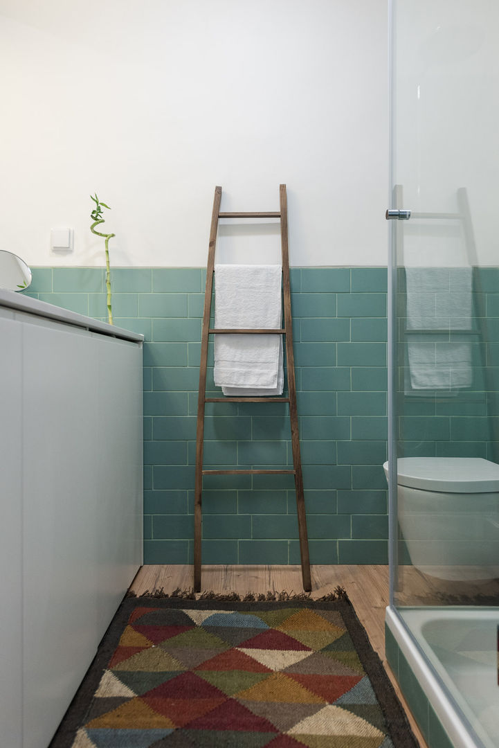 REMODELAÇÃO_APARTAMENTO AJUDA | Lisboa | PT, OW ARQUITECTOS lda | simplicity works OW ARQUITECTOS lda | simplicity works Bagno minimalista Legno Effetto legno