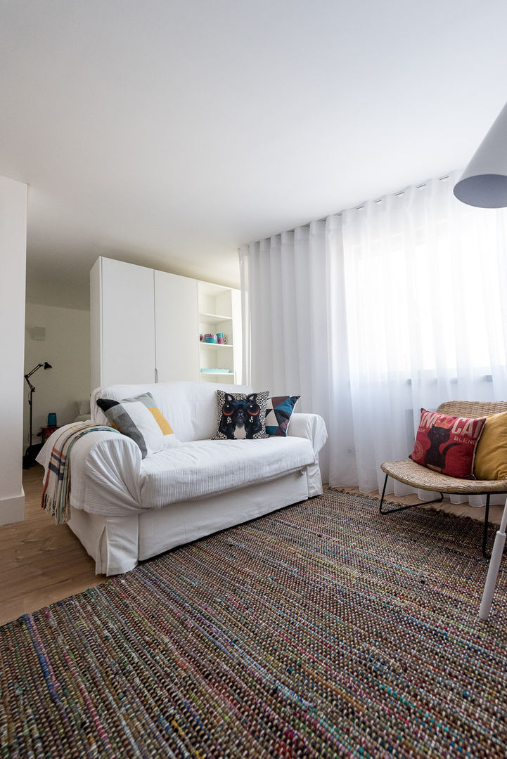 REMODELAÇÃO_APARTAMENTO AJUDA | Lisboa | PT, OW ARQUITECTOS lda | simplicity works OW ARQUITECTOS lda | simplicity works Soggiorno minimalista