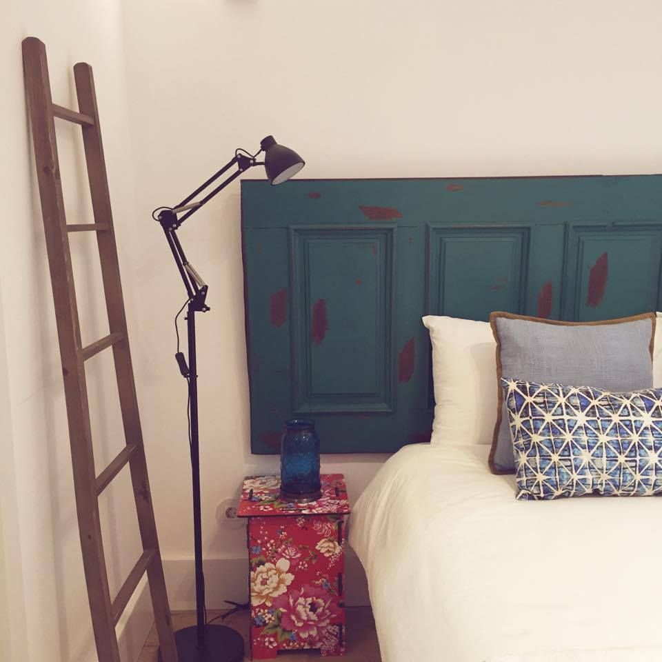 REMODELAÇÃO_APARTAMENTO AJUDA | Lisboa | PT, OW ARQUITECTOS lda | simplicity works OW ARQUITECTOS lda | simplicity works Minimalist bedroom Solid Wood Multicolored Bedside tables